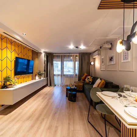 Bumblebee With Cozy Balcony Near Victoriei Avenue *