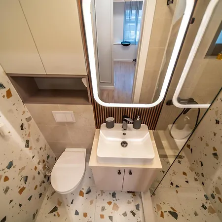 Bumblebee With Cozy Balcony Near Victoriei Avenue Apartment *