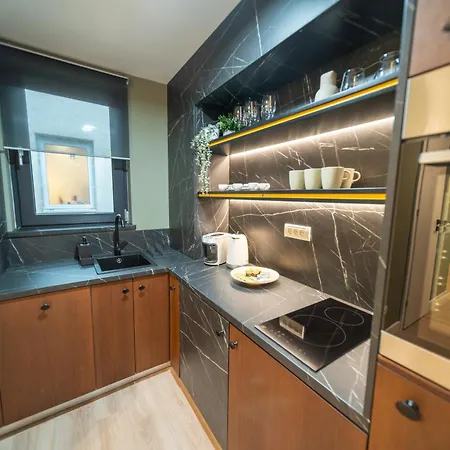 Apartment Bumblebee With Cozy Balcony Near Victoriei Avenue Bukarest