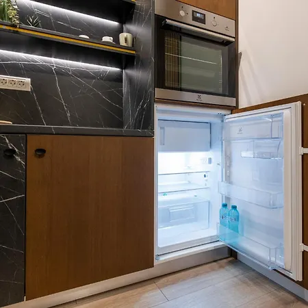 Apartment Bumblebee With Cozy Balcony Near Victoriei Avenue