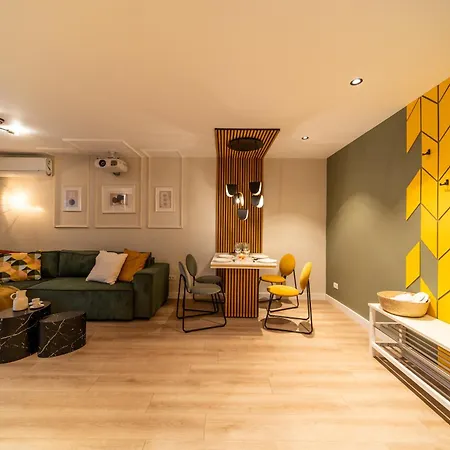 Apartment Bumblebee With Cozy Balcony Near Victoriei Avenue