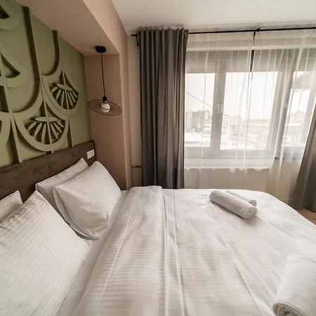 Bumblebee With Cozy Balcony Near Victoriei Avenue 布加勒斯特