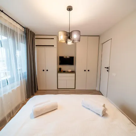 Appartement Bumblebee With Cozy Balcony Near Victoriei Avenue *