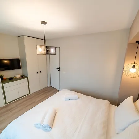 Bumblebee With Cozy Balcony Near Victoriei Avenue Appartement Bucarest