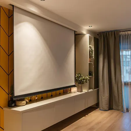 Bumblebee With Cozy Balcony Near Victoriei Avenue Appartement *