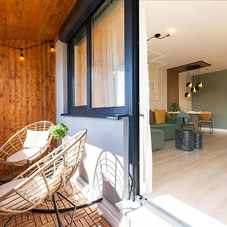 Bumblebee With Cozy Balcony Near Victoriei Avenue 布加勒斯特