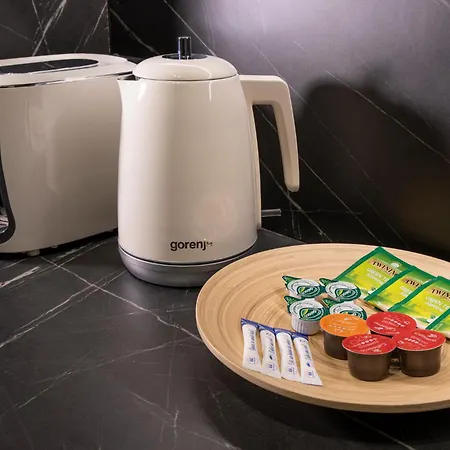 Bumblebee With Cozy Balcony Near Victoriei Avenue *