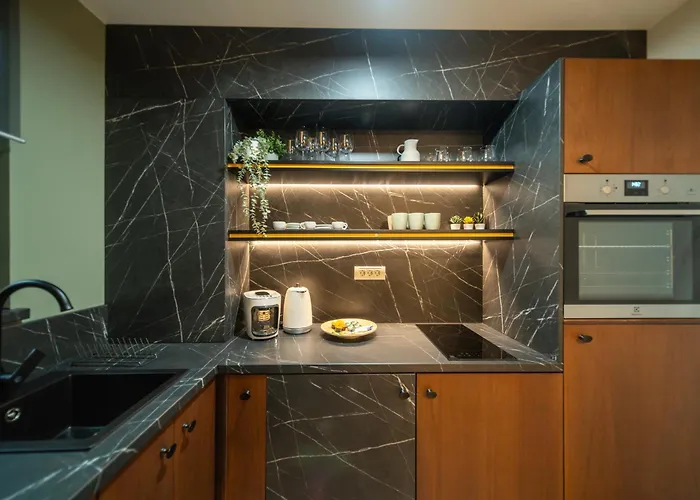 Bumblebee With Cozy Balcony Near Victoriei Avenue * Bukarest