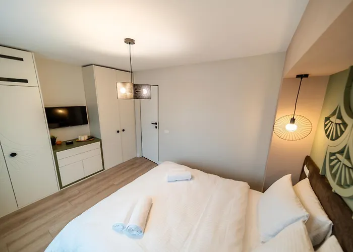 Bumblebee With Cozy Balcony Near Victoriei Avenue Apartman Bukarest