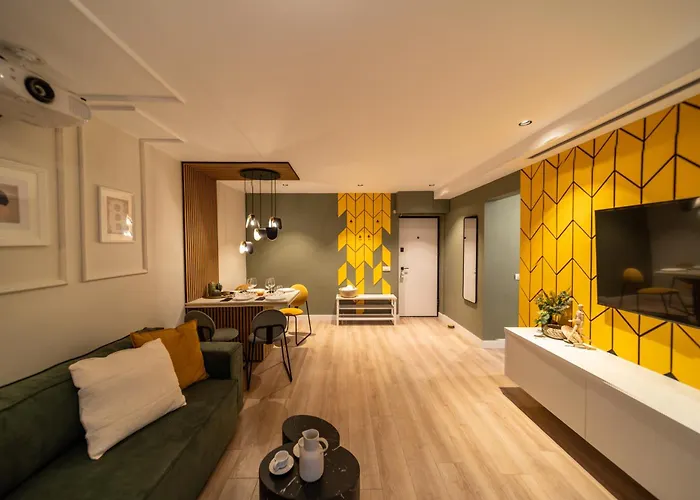 Bumblebee With Cozy Balcony Near Victoriei Avenue *