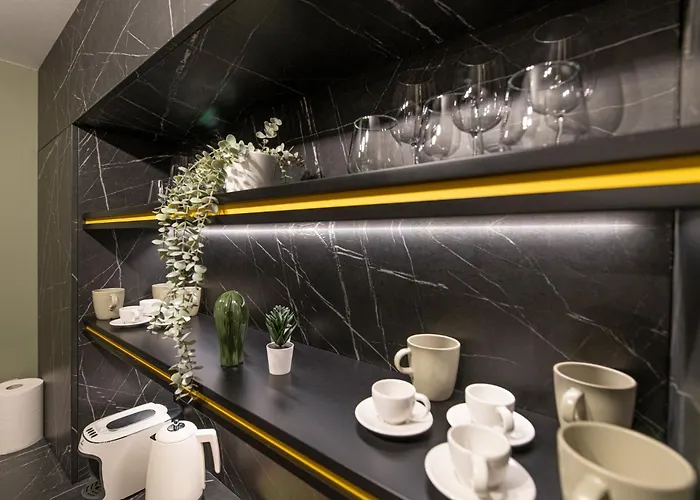 Bumblebee With Cozy Balcony Near Victoriei Avenue