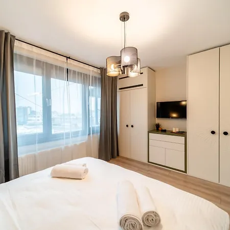 Bumblebee With Cozy Balcony Near Victoriei Avenue Apartmán