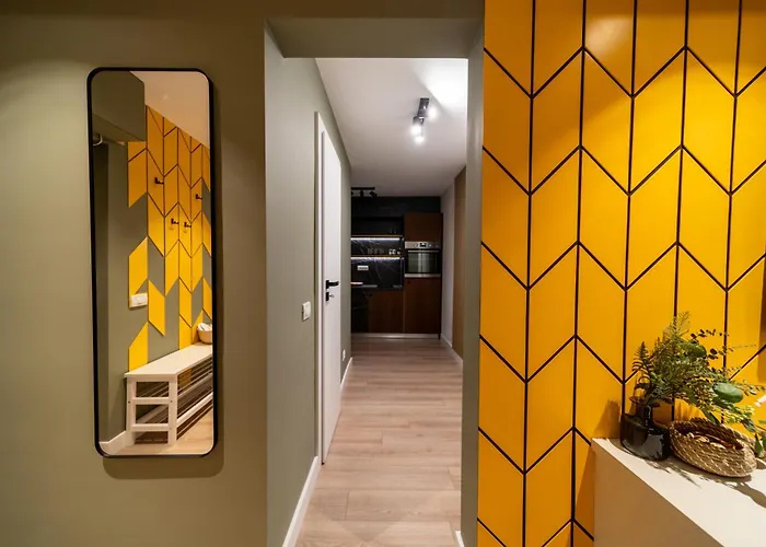 Bumblebee With Cozy Balcony Near Victoriei Avenue * Bucureşti