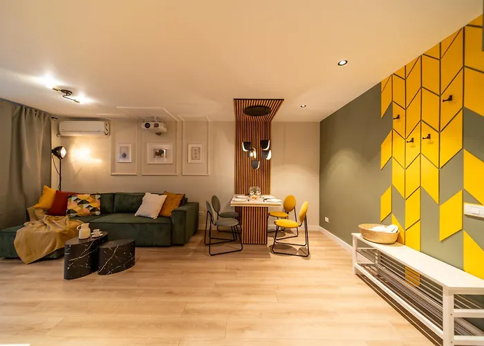 Apartament Bumblebee With Cozy Balcony Near Victoriei Avenue