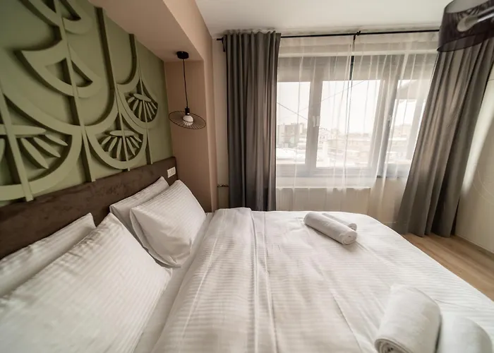 Bumblebee With Cozy Balcony Near Victoriei Avenue Bucureşti