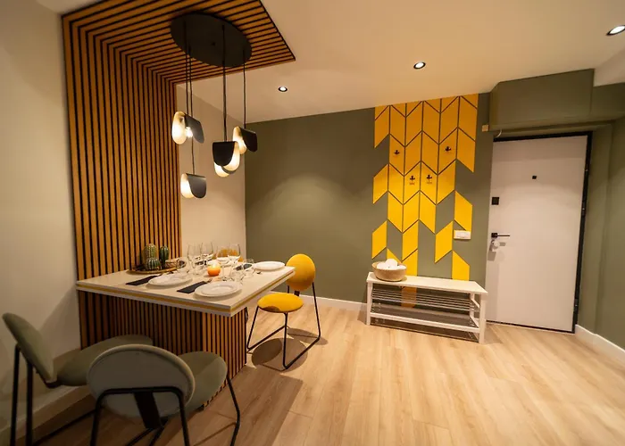 Apartament Bumblebee With Cozy Balcony Near Victoriei Avenue