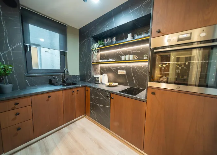 Apartament Bumblebee With Cozy Balcony Near Victoriei Avenue