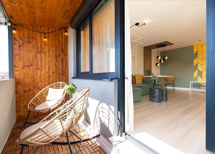 Bumblebee With Cozy Balcony Near Victoriei Avenue Bucureşti