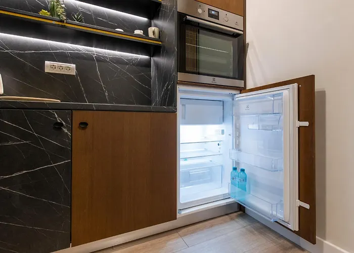 Apartament Bumblebee With Cozy Balcony Near Victoriei Avenue