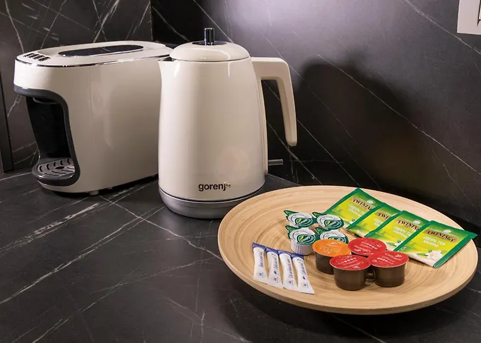 Bumblebee With Cozy Balcony Near Victoriei Avenue *